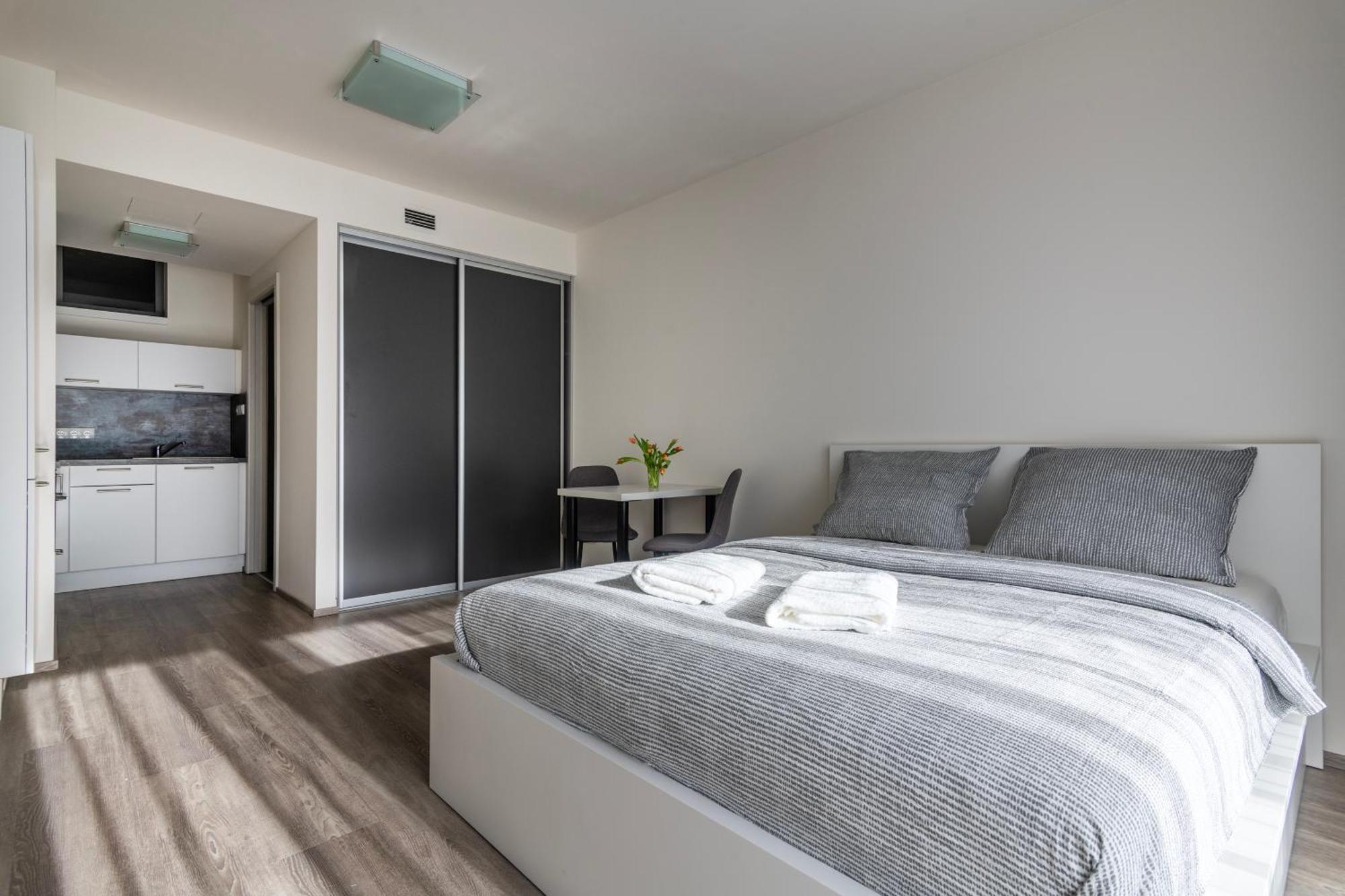 12 Min Centrum, 200mb Wifi, Onsite Supermarket Appartamento Praga