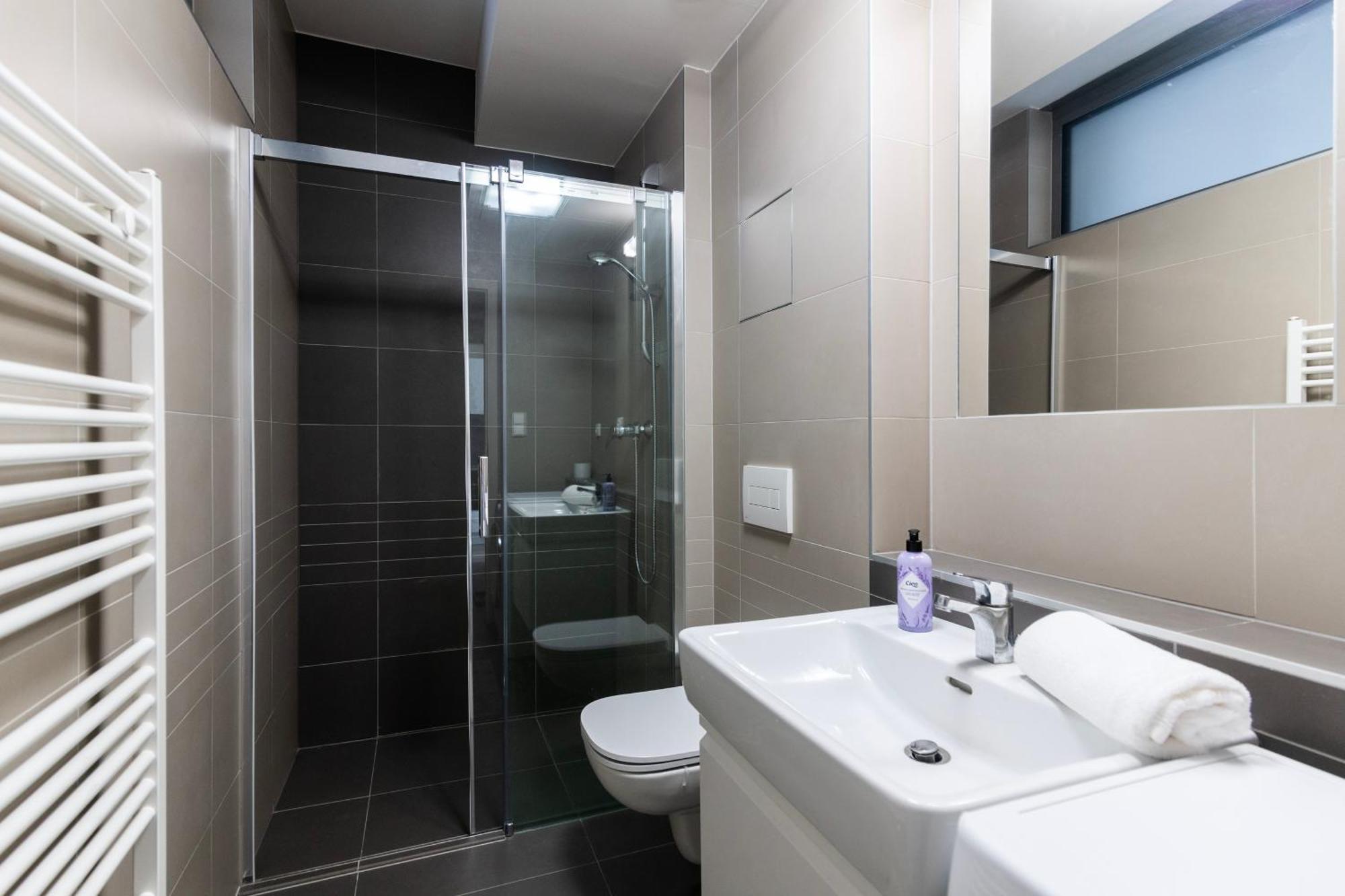 Appartamento 12 Min Centrum, 200mb Wifi, Onsite Supermarket Praga